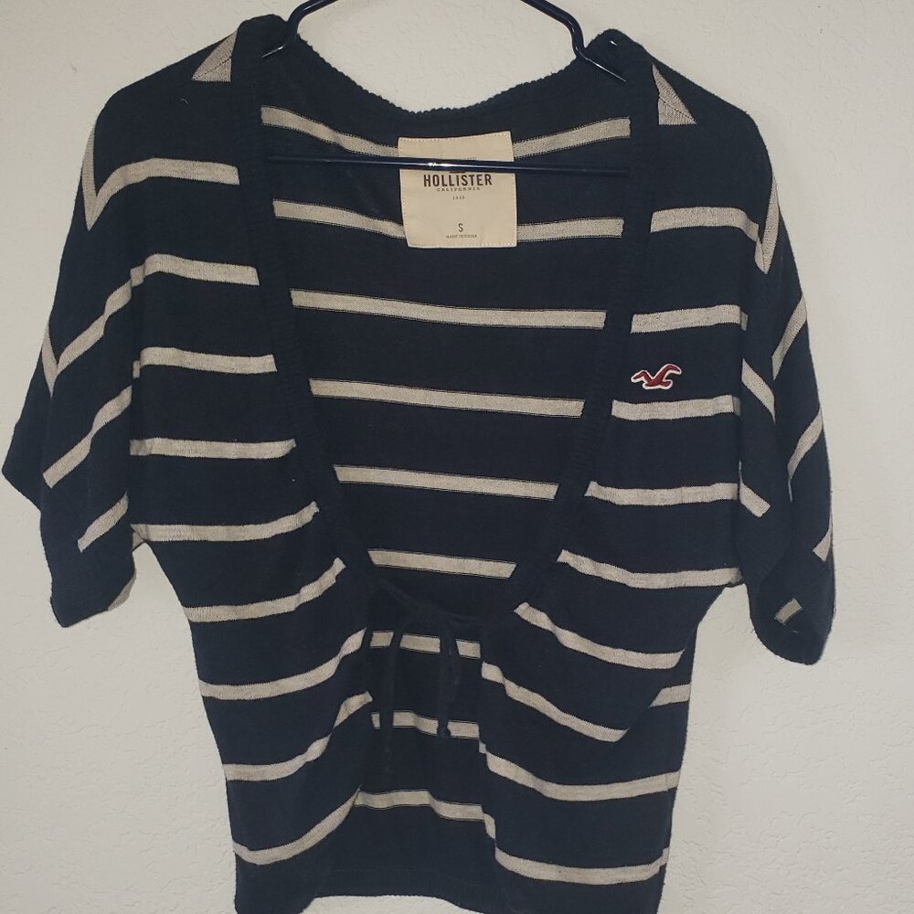 Hollister Navy and Cream Striped Knit Shrug Top. Size Small